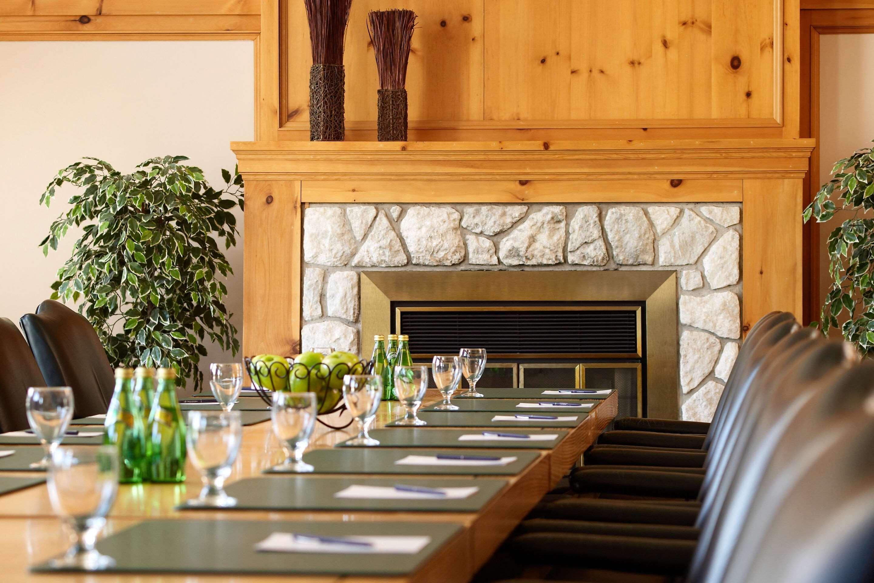 Pinestone Resort, Conference Centre, Spa & Golf Course Haliburton Esterno foto