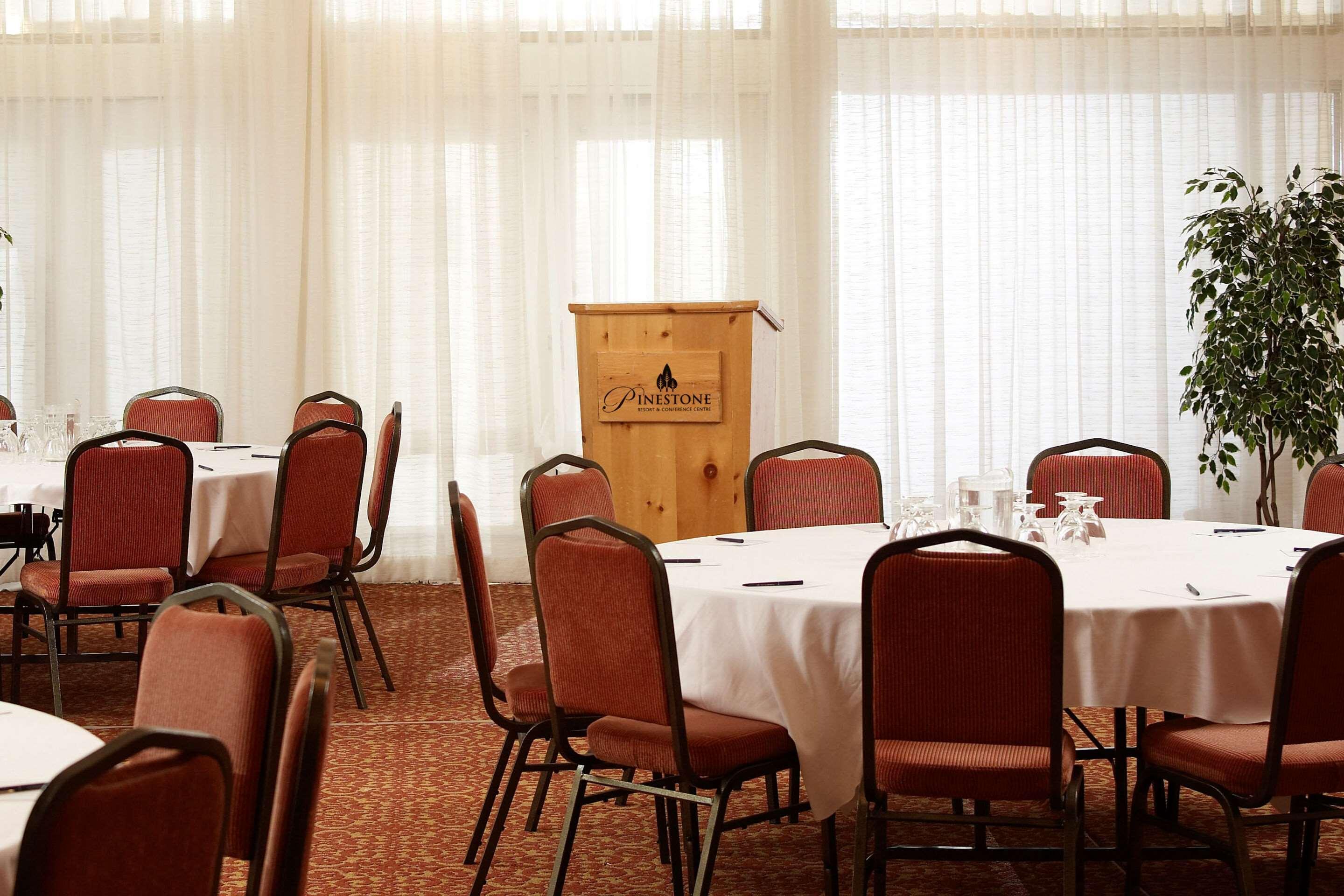 Pinestone Resort, Conference Centre, Spa & Golf Course Haliburton Esterno foto